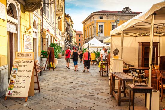 Sarzana Sarzana iryna1 / Shutterstock.com iryna1 / Shutterstock.com