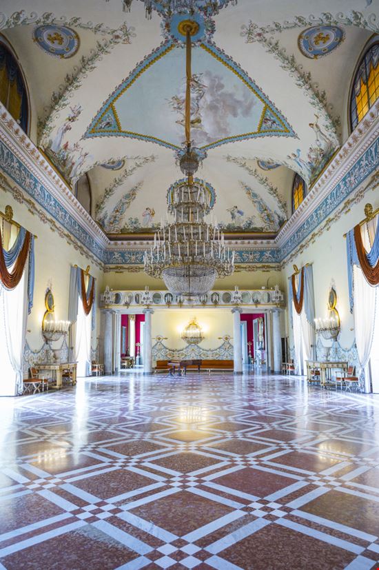 Palazzo Reale di Capodimonte Palazzo Reale di Capodimonte Gimas / Shutterstock.com 