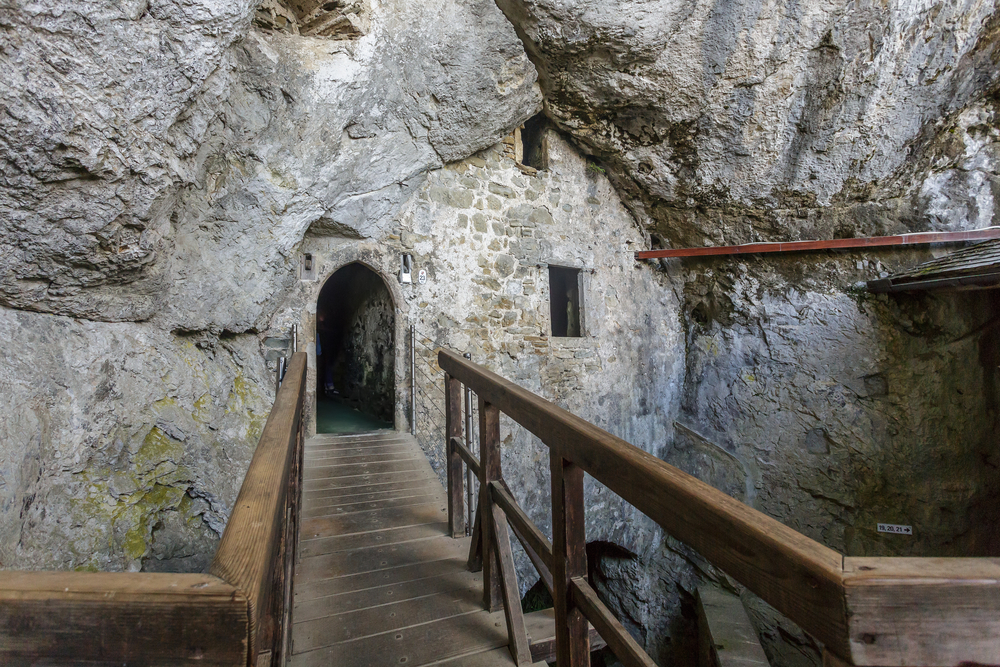 castello di Predjama