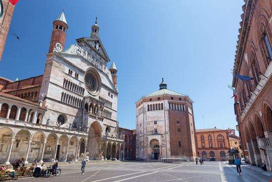 piazza del duomo piazza del duomo sedmak - Istockphoto.com 