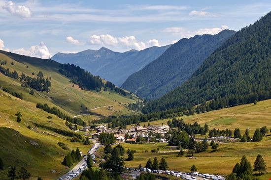 Chianale uno dei borghi più belli d'Italia Shutterstock.com 