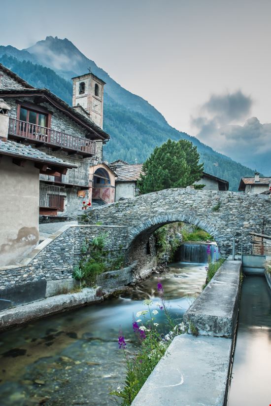 Chianale uno dei borghi più belli d'Italia Shutterstock.com 