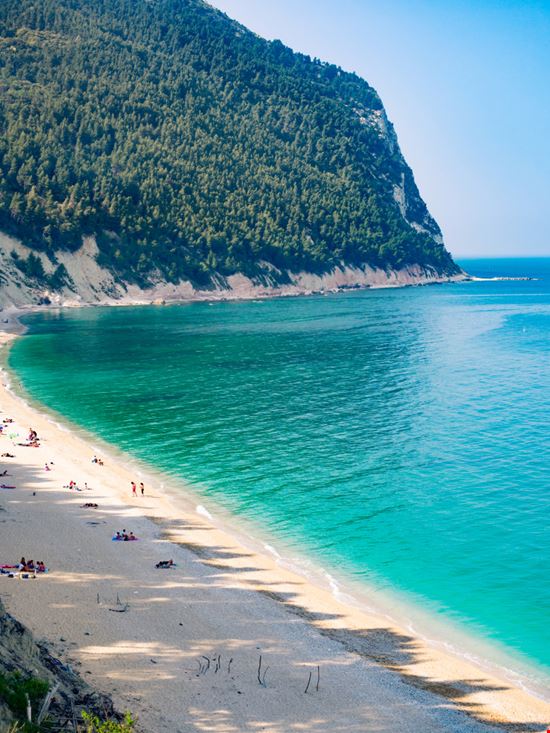 Sirolo Spiaggia San Michele Shutterstock.com 
