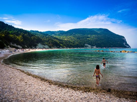Sirolo Spiaggia San Michele Shutterstock.com 