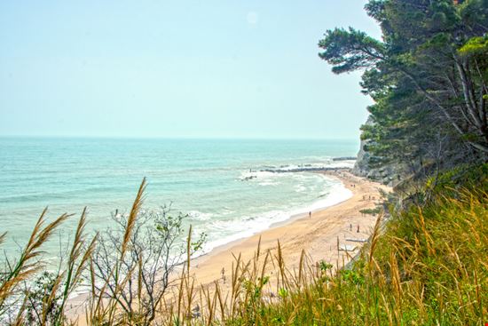 Sirolo Spiaggia San Michele Shutterstock.com 