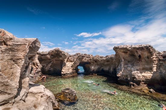 Tricase Piscina naturale di Marina Serra cristian ghisla / Shutterstock.com 