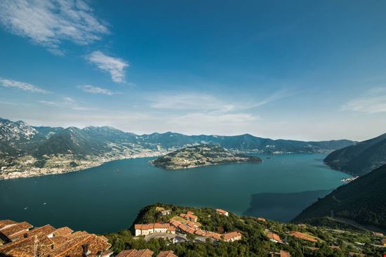 Monte Isola Monte Isola Riccardo Meloni - Shutterstock.com 