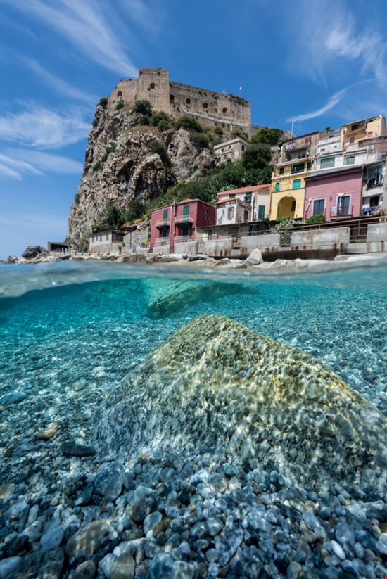 Castello di Ruffo Castello di Ruffo Pinosub - Shutterstock.com 