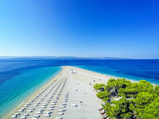 Spiaggia di Bol Spiaggia di Bol mbbirdy - Istockphoto.com 
