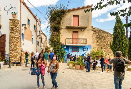 Borgo Parrini La piccola Barcellona a due passi da Palermo elesi / Shutterstock.com 
