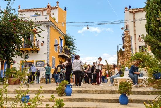 Borgo Parrini La piccola Barcellona a due passi da Palermo elesi / Shutterstock.com 