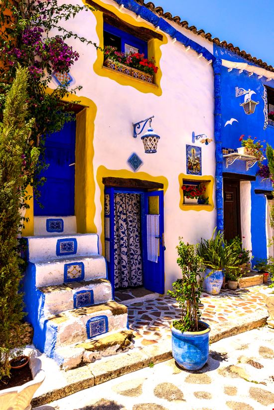 Borgo Parrini La piccola Barcellona a due passi da Palermo Shutterstock.com 