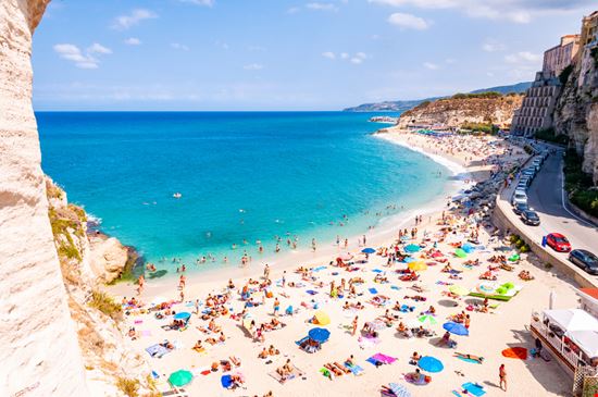 Tropea Spiaggia di Tropea YKD / Shutterstock.com 
