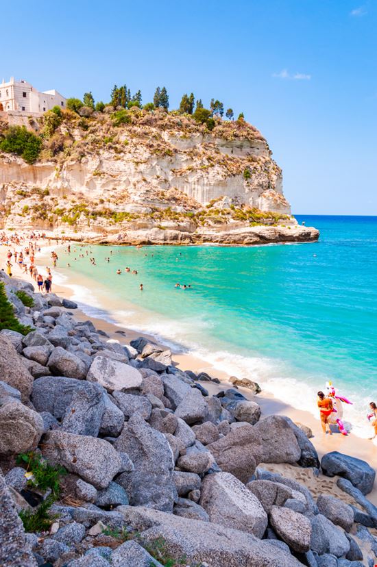 Tropea Spiaggia di Tropea YKD / Shutterstock.com 
