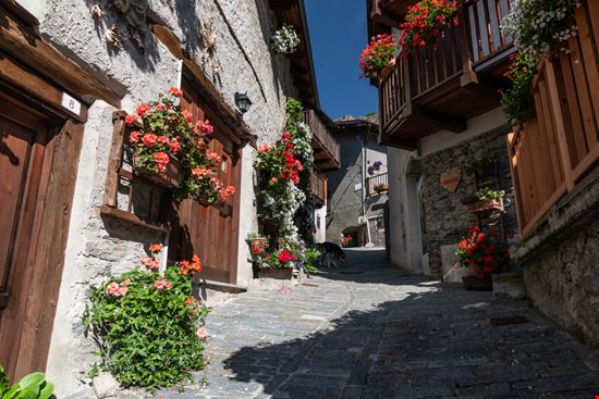Usseaux Borgo Medievale Karl Allen Lugmayer / Shutterstock.com 