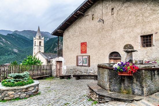 Usseaux Borgo Medievale Karl Allen Lugmayer / Shutterstock.com 