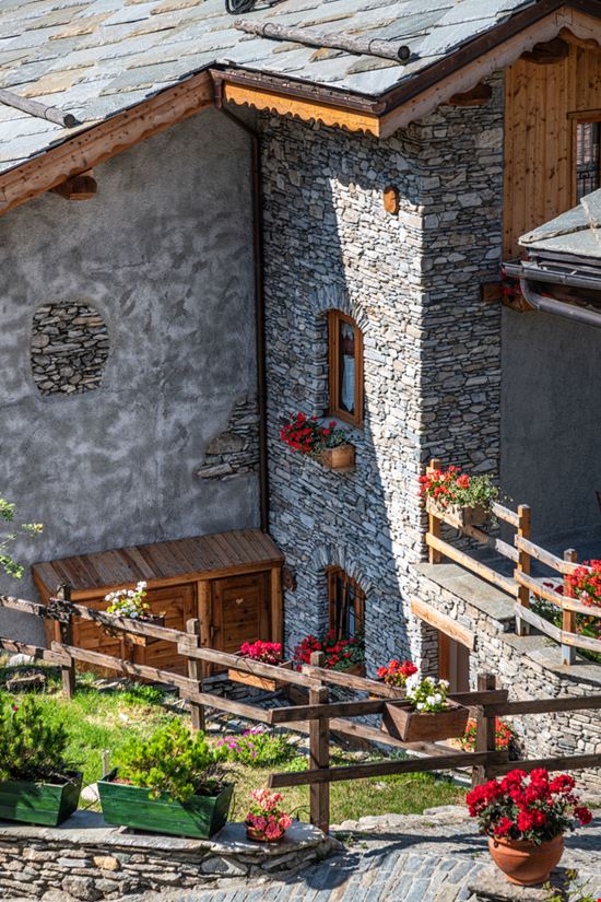 Usseaux Borgo Medievale Karl Allen Lugmayer / Shutterstock.com 