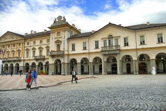 Aosta Piazza Chanoux Antonello Marangi / Shutterstock.com 