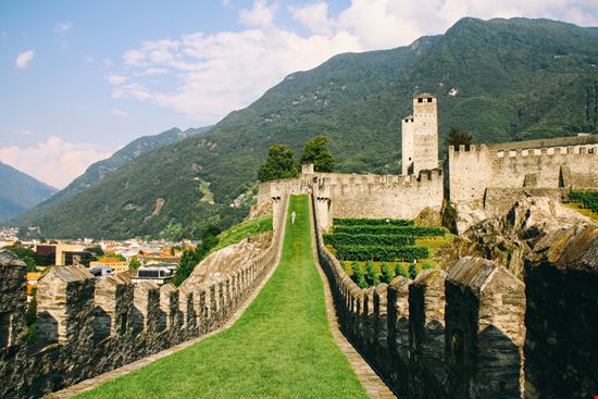 Bellinzona Bellinzona lulu and isabelle / Shutterstock.com 