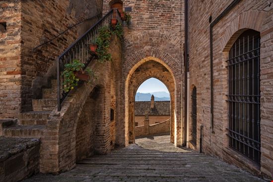 Moresco Il borgo medievale delle Marche pio3 - Shutterstock.com 