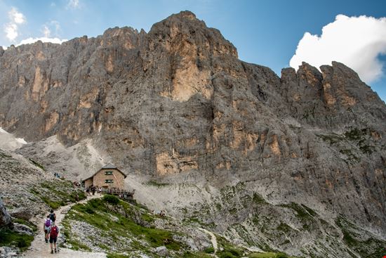 Rifugio Vicenza Il rifugio tra le cime delle Dolomiti Steve Barze / Shutterstock.com 