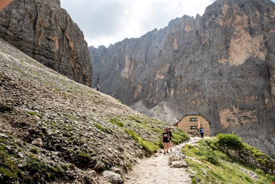 Rifugio Vicenza Il rifugio tra le cime delle Dolomiti Steve Barze / Shutterstock.com 