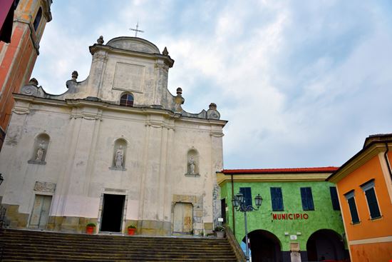 Perinaldo Il Borgo delle Stelle maudanros - Shutterstock.com 