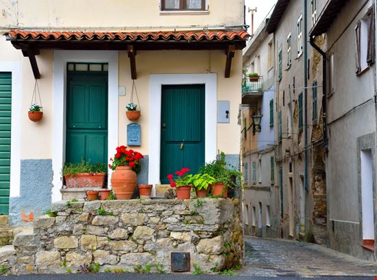 Perinaldo Il Borgo delle Stelle maudanros - Shutterstock.com 