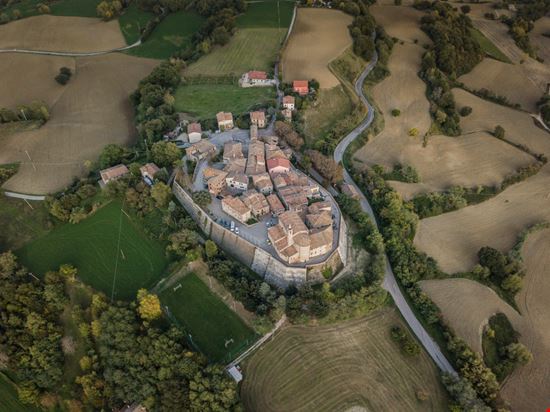 Sorbolongo Il piccolo gioiello delle Marche cristian ghisla - Shutterstock.com 