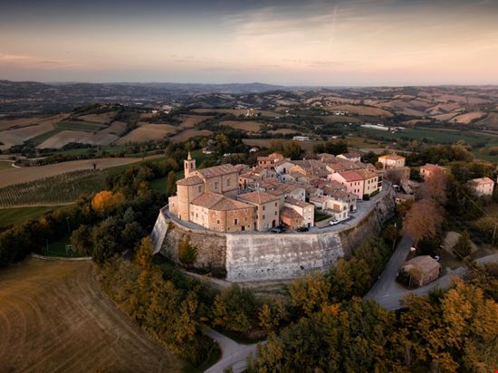 Sorbolongo Il piccolo gioiello delle Marche cristian ghisla - Shutterstock.com 