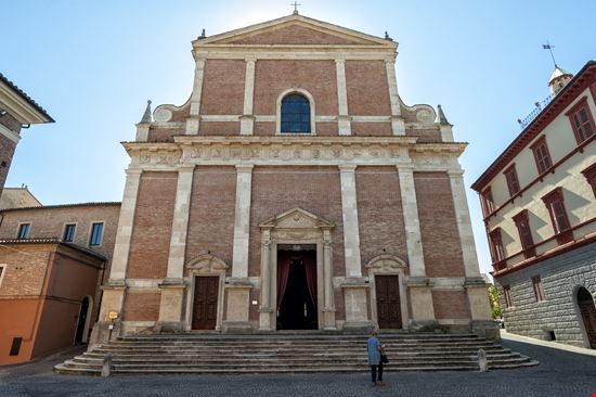 fabriano Cattedrale stock.adobe.com 