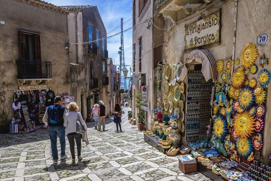 Erice Erice Fotokon / Shutterstock.com 