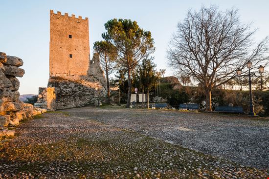 Arpino Acropoli di Civitavecchia horseman82 / Shutterstock.com 