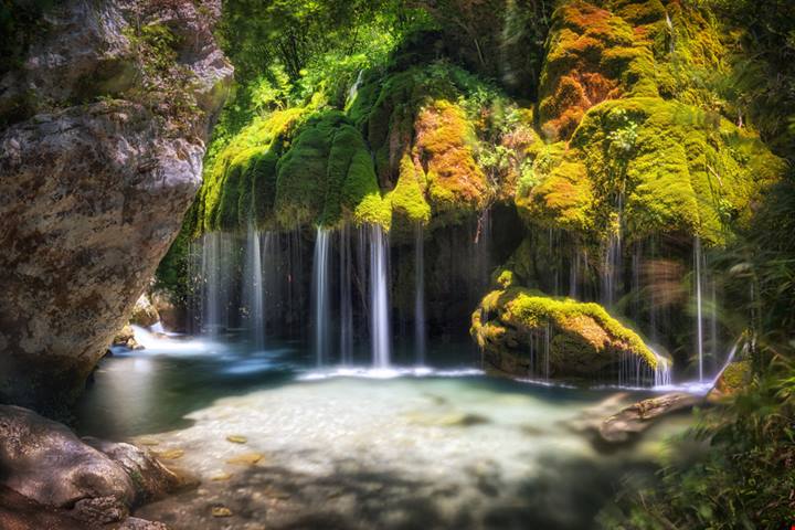 Sembrano i capelli di una dea: tra le montagne della Campania c'è la più bella cascata del Sud Italia