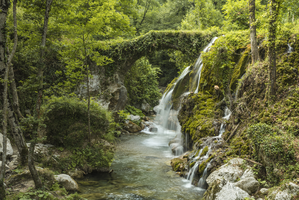Dall'Umbria all'Alto Adige: viaggio lungo lo Stivale tra le 15 cascate più belle d'Italia