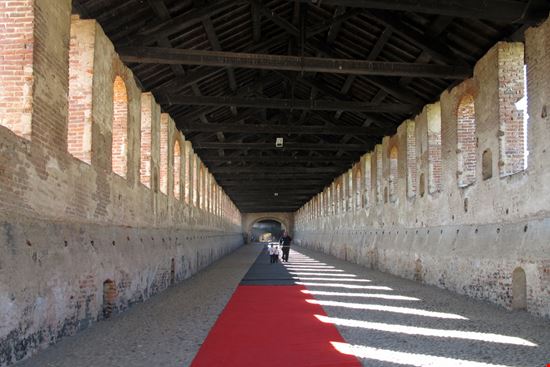 Vigevano Strada Coperta Francisco Blanco / Shutterstock.com 