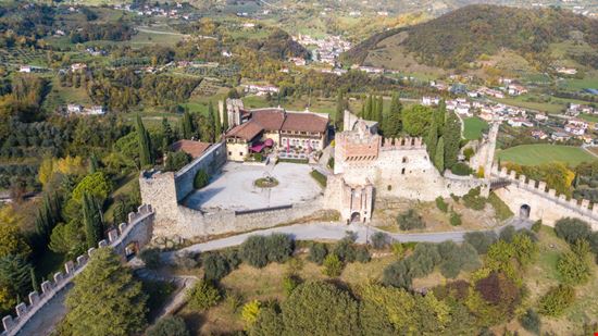 Castello superiore Castello superiore Matteo Ceruti / Shutterstock.com 