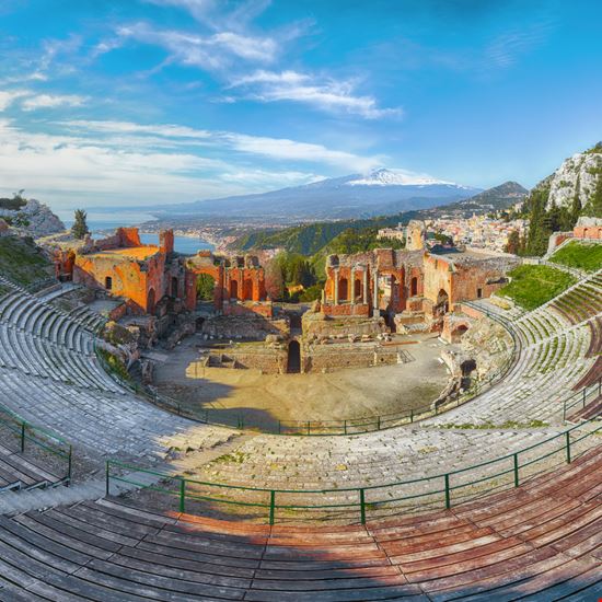 Il Teatro Greco Romano di Taormina Il Teatro Greco Romano di Taormina Vadym Lavra - Shutterstock.com 