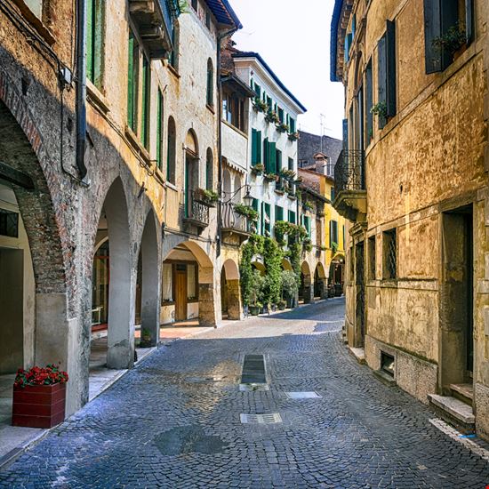 Asolo Asolo leoks - Shutterstock.com 