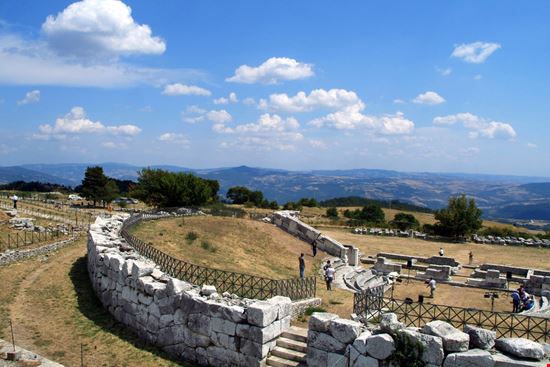 Pietrabbondante Pietrabbondante Luigi Bertello - Shutterstock.com 