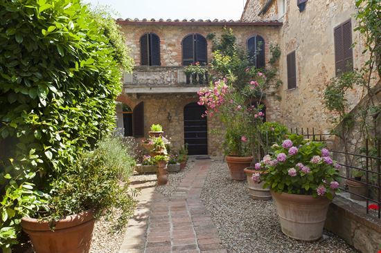 Montefollonico Il borgo da sogno tra la Val d'Orcia e la Val di Chiana stock.adobe.com 