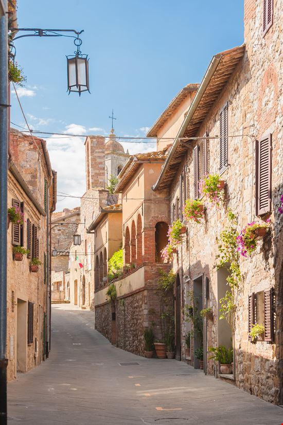 Montefollonico Il borgo da sogno tra la Val d'Orcia e la Val di Chiana stock.adobe.com 