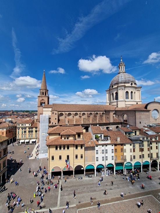 Mantova [foto @Simone Menegari/Shutterstock.com, solo uso editoriale] 