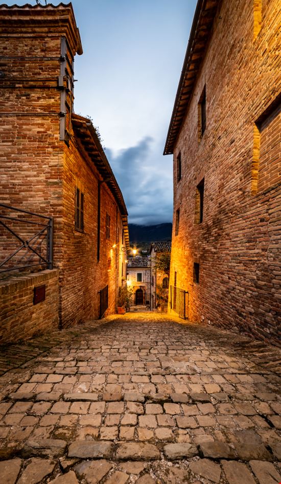 Sarnano Sarnano Shutterstock.com 
