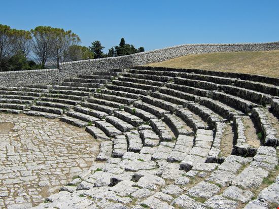 Teatro Greco Teatro Greco nrg123 - Shutterstock.com 