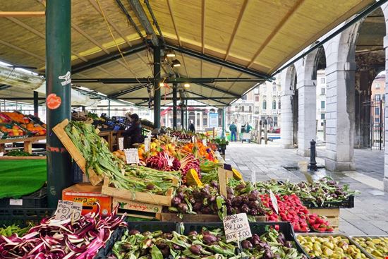 Mercato di Rialto Mercato di Rialto EQRoy / Shutterstock.com 