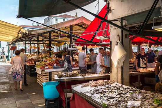 Mercato di Rialto Mercato di Rialto Tatyana Abramovich / Shutterstock.com 