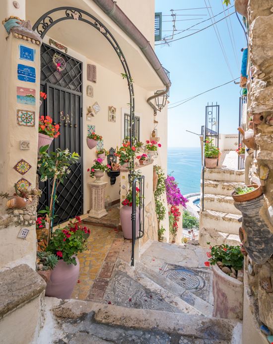Sperlonga Sperlonga Stefano_Valeri / Shutterstock.com 