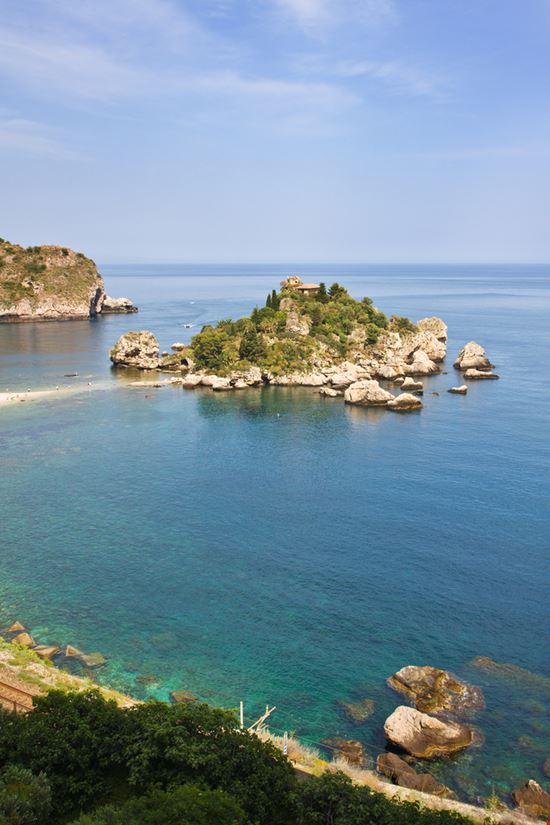 Isola Bella Isola Bella unknown1861 - Shutterstock.com 