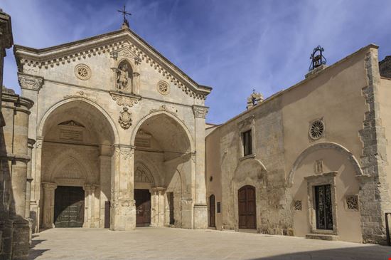 Santuario San Michele Santuario San Michele vololibero - Shutterstock.com vololibero